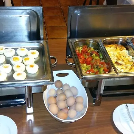 1000 Ruza Otel Belgrad